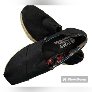 Bobs from Skechers black fabric slip on espadrilles 8 floral interior GUC